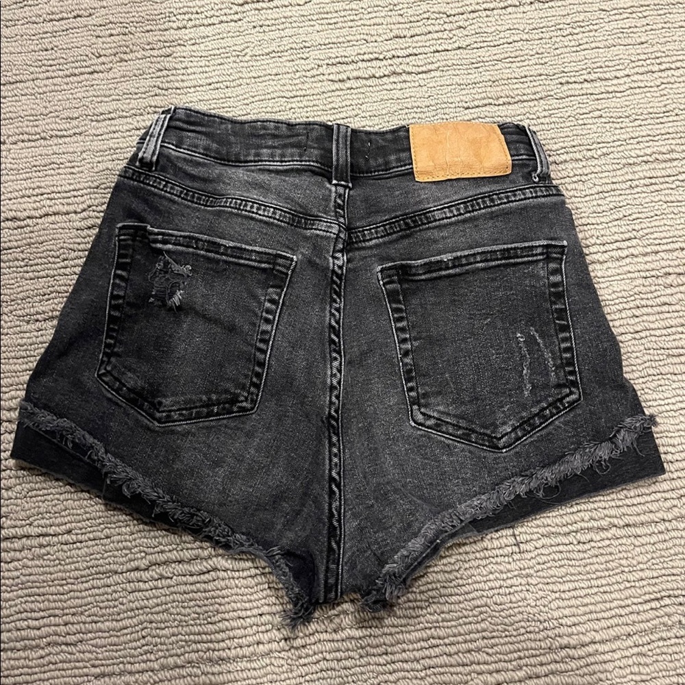 H&M SHORTS - Picture 2 of 3